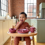 Baby self-feeding with weaning set - lifestyle